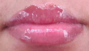 Makeup Revolution Must Be Strong Amazing Sheen Lip Gloss Review7