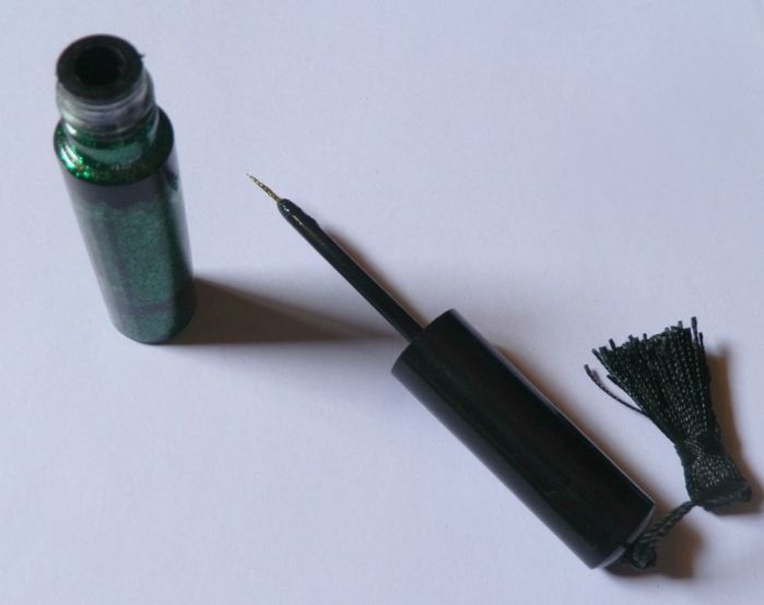 NYX CGL 09 Green Candy Glitter Liner Review4