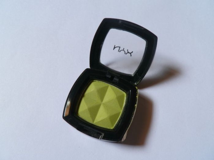 NYX ES 72A Light Green Eyeshadow Review2