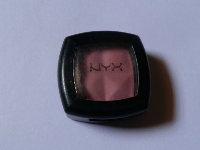NYX ES 96 Hot Pink Eyeshadow  3