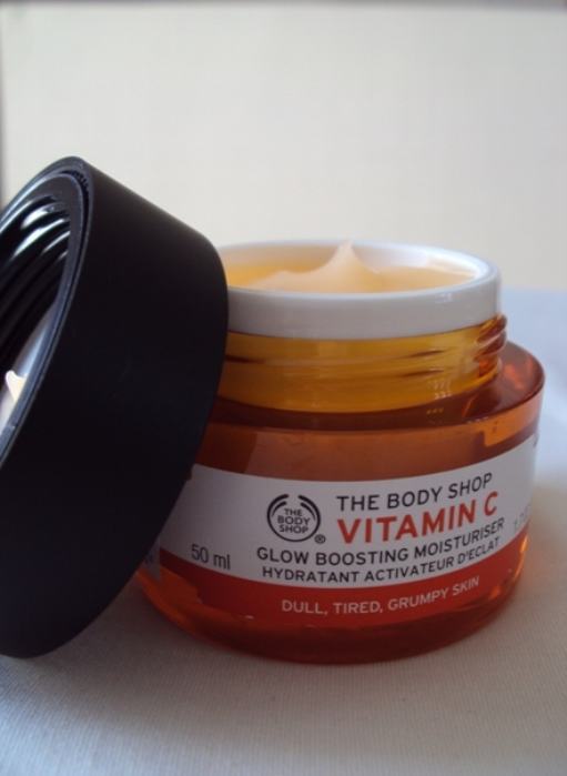 The Body Shop Vitamin C Glow Boosting Moisturiser Review3