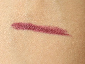 gucci lip pencil 040 imperial red swatch