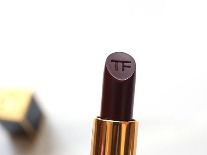 tom-ford-matte-lipstick-black-dahlia-3