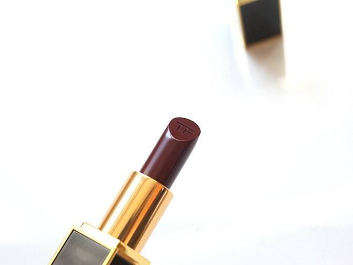 tom-ford-matte-lipstick-black-dahlia-review