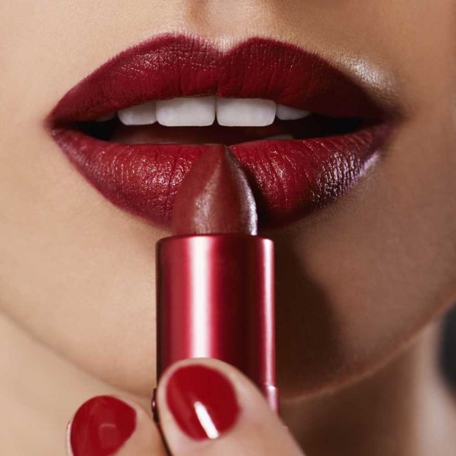 6 Lipstick Application Hacks to Get The Perfect Pout Each Time!3