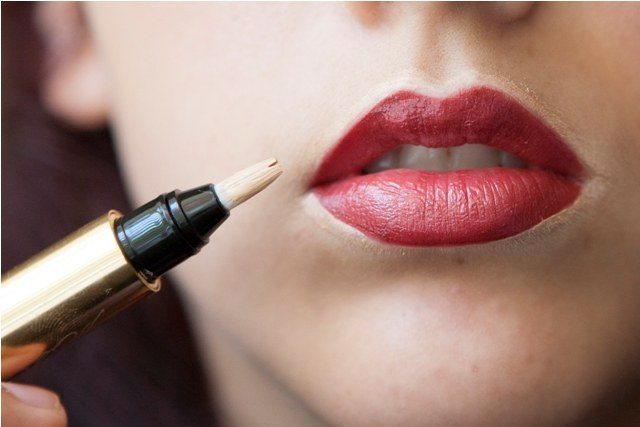 6 Lipstick Application Hacks to Get The Perfect Pout Each Time!6