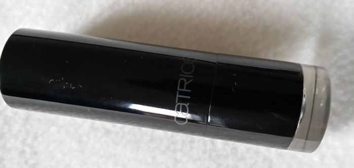 Catrice 410 Rocking Like A Pink Star Ultimate Colour Lipstick Review5