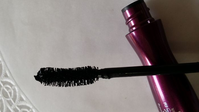 Catrice Glam and Doll Curl and Volume Mascara 5