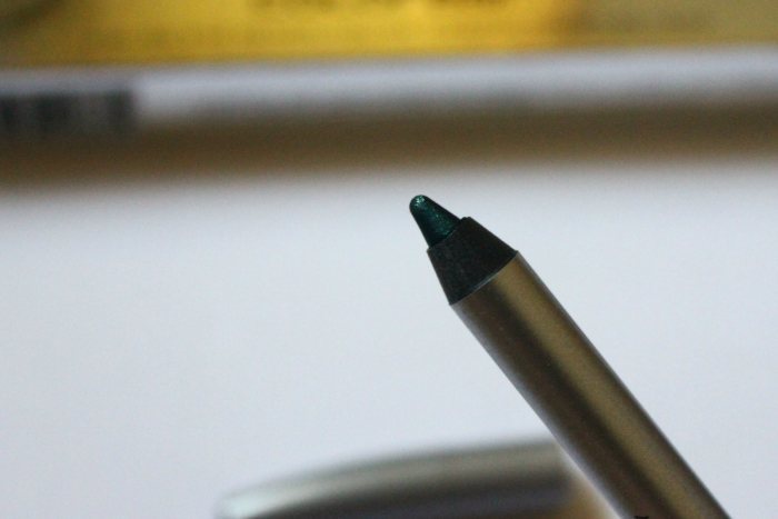 Colorbar Emerald Green I-Glide Eye Pencil Review + EOTD pencil