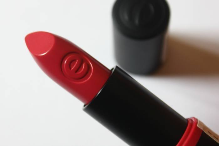Essence I Am Yours! Long Lasting Lipstick Review1
