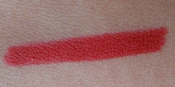 Essence Ready For Red Long-Lasting Lip Liner swatch