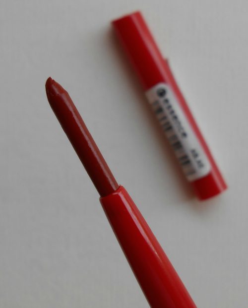 Essence Ready For Red Long-Lasting Lip Liner