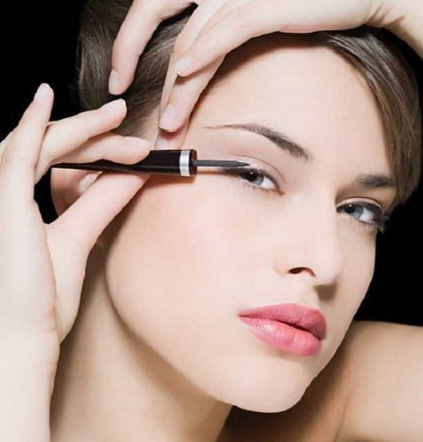 Eyeliner Tricks That Will Make Your Life Easier 2