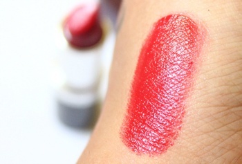 Faces Firetruck Ultra Moist Lipstick Review swatch