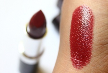 Faces Maroon Plus Ultra Moist Lipstick Review swatch