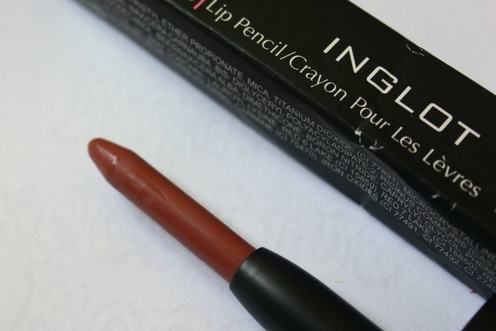 Inglot #16AMC Lip Pencil Review6