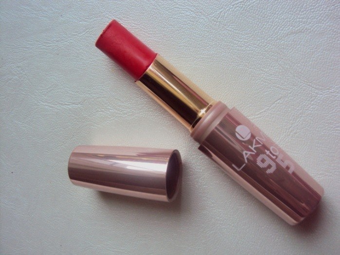 Lakme MR10 Red Rebel 9 to 5 Lip Color Review4
