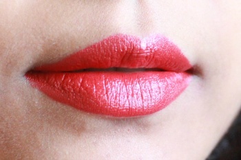 Lakme Red Envy Absolute Sculpt Studio Hi Definition Matte Lipstick lipswatch