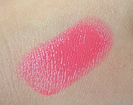 Makeup Revolution Insatiable #Liphug Lipstick Review5