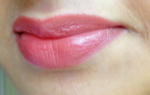 Makeup Revolution London Saviour Will Come #Liphug Lipstick 8