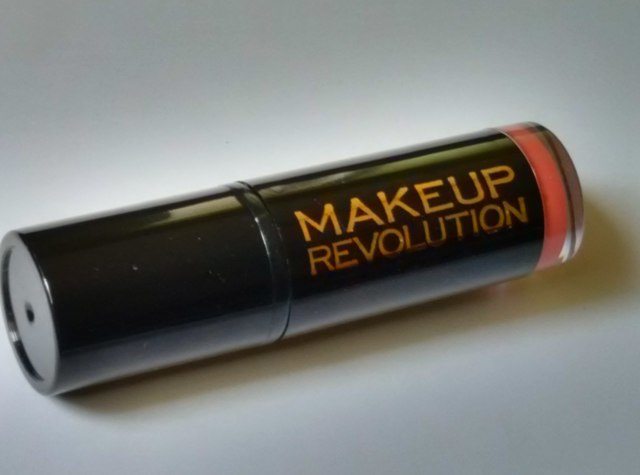 Makeup Revolution London Treat Amazing Lipstick 3