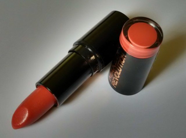 Makeup Revolution London Treat Amazing Lipstick 4