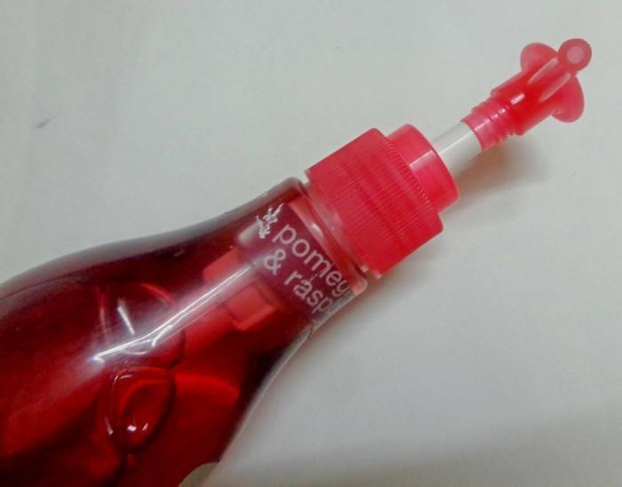 Watsons Super-Fruits Pomegranate and Raspberry Juicy Shower Gel Review2