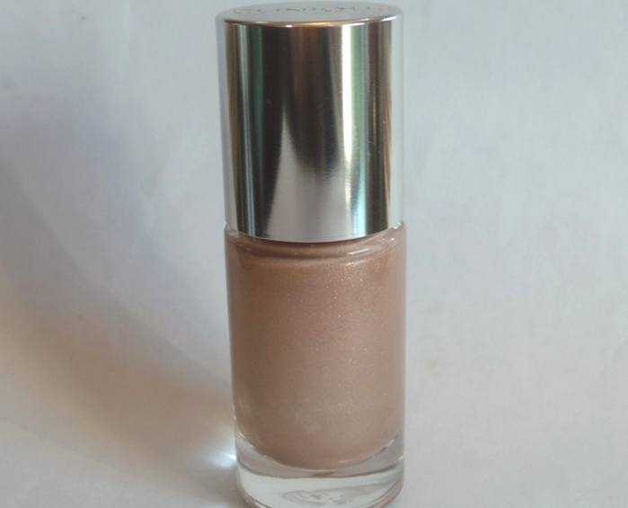 Clinique 03 Fizzy A Different Nail Enamel for Sensitive Skin Review3