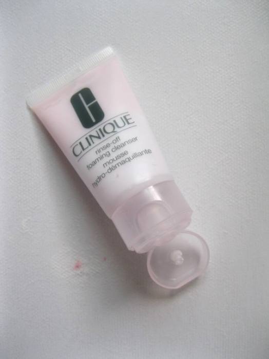 Clinique Rinse-Off Foaming Cleanser Review4