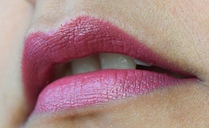Covergirl Outlast Longwear Lipstick Magnetic Mauve Review7