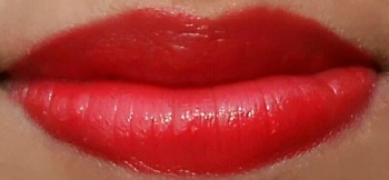 Essence 02 All You Need Is Red Longlasting Lipstick Review lipswatch