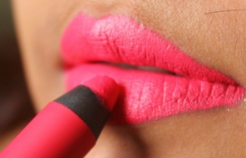 Faces Sugar Coated Ultime Pro Starry Matte Lip Crayon Review lipswatch