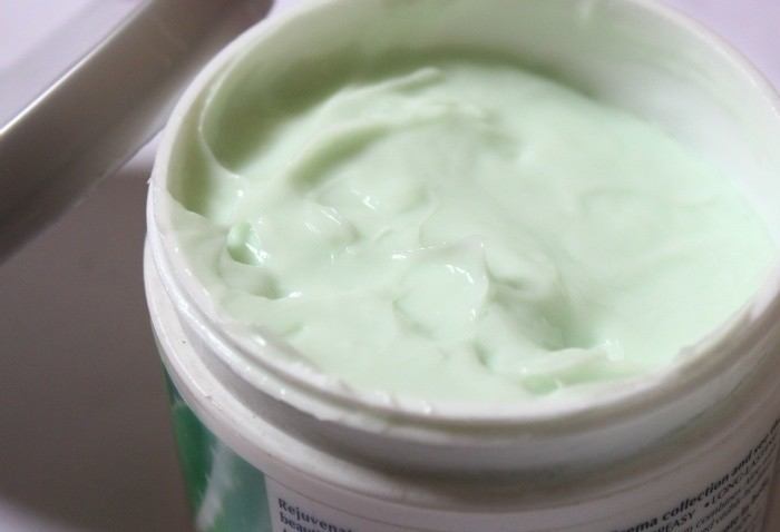 Jergens Crema Soothing Aloe Vera Review texture