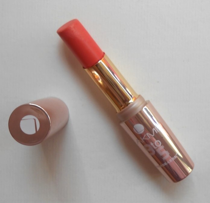 Lakme Coral Case 9 to 5 Crease-Less Creme Lipstick Review3