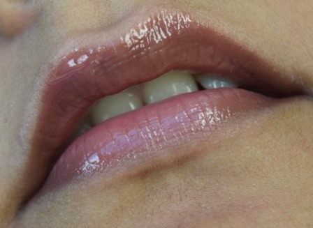 Light brown lip gloss