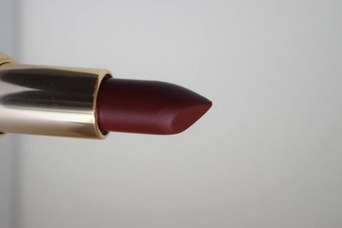 L’Oreal Colour Riche Zoe’s Red Lipstick