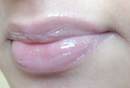 Makeup Revolution Hey Girl Amazing Sheer Lip Gloss Review5