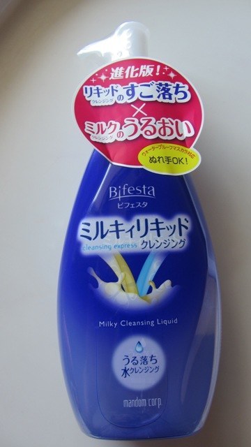 Mandom Bifesta Milky Cleansing Liquid