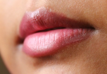 The Body Shop 35 Poppy Coral Lip & Cheek Velvet Stick Review lipswatch