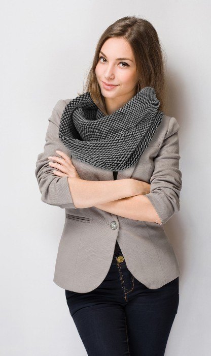 Tie Your Scarves in These 6 Classy Ways This Winter1