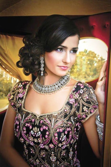7 Charismatic Hairstyles That'll Make You Look Like A Princess During Your Wedding Functions5