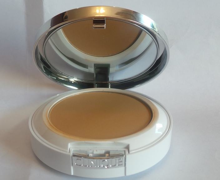 Clinique Beyond Perfecting Powder Foundation + Concealer Review