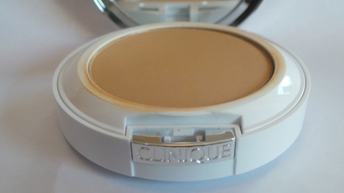 Clinique beyond perfecting compact
