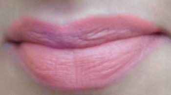 Essence Long Lasting Lipliner 04 Peach Beauty Review lipswatch 1