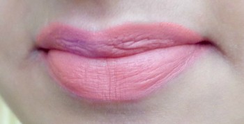 Essence Long Lasting Lipliner 04 Peach Beauty Review lipswatch 2