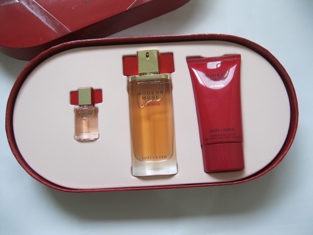 Estee Lauder Modern Muse Le Rouge Shimmer Body Lotion gift set