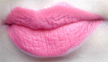 Faces Ultime Pro 10 Irresistible Pink Matte Lip Crayon Review lipswatch