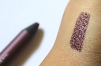 Faces Ultime Pro Staying Alive Eyeshadow Crayon Review swatch