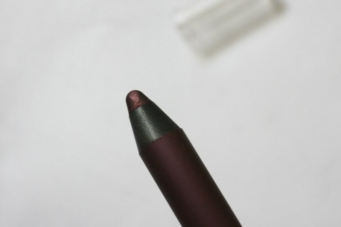 Faces Ultime Pro Staying Alive Eyeshadow Crayon Review tip