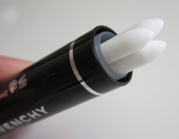 Makeup eraser applicators